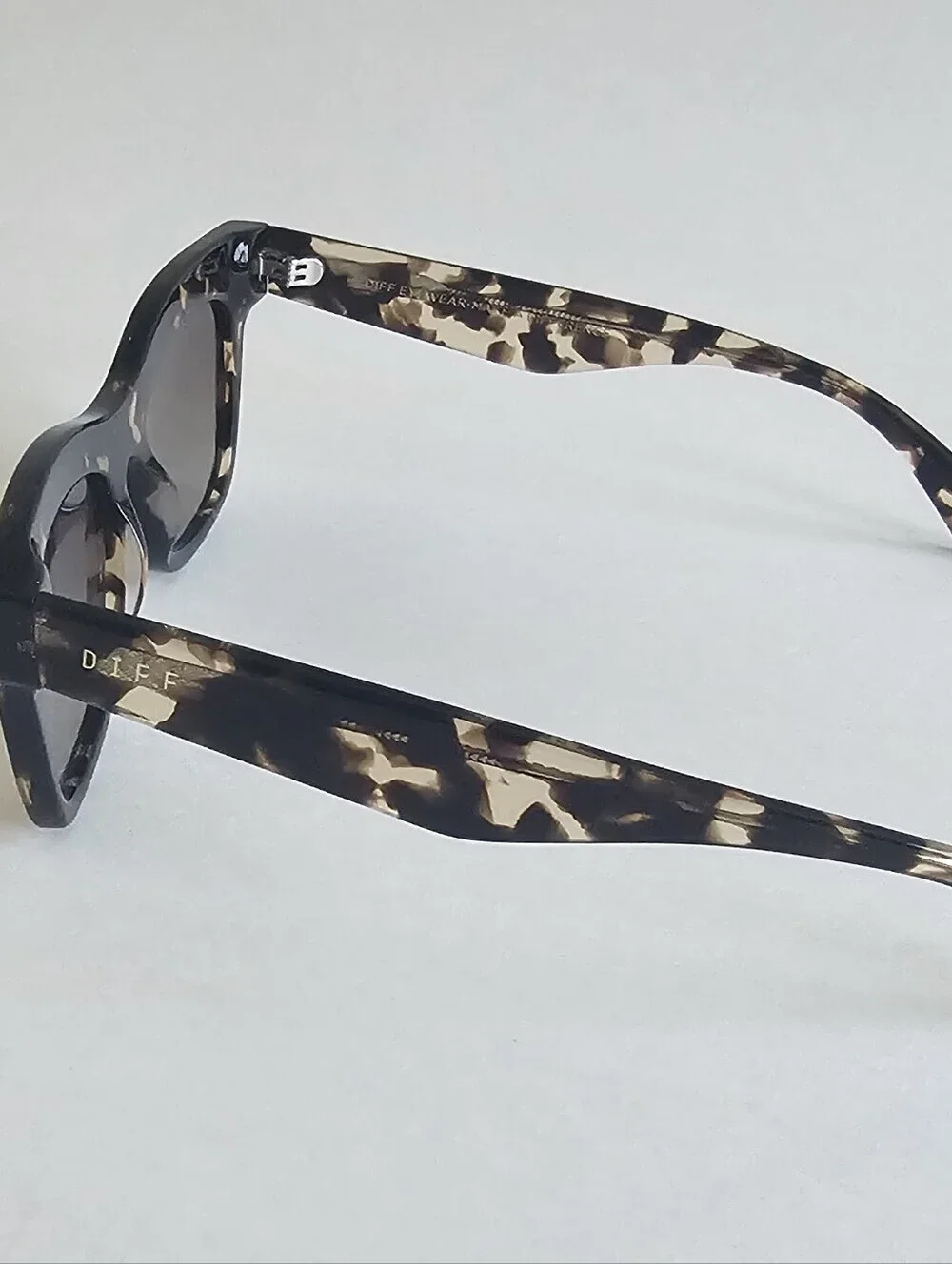 DIFF Eyewear espresso tortoise brown gradient polarized sunglasses